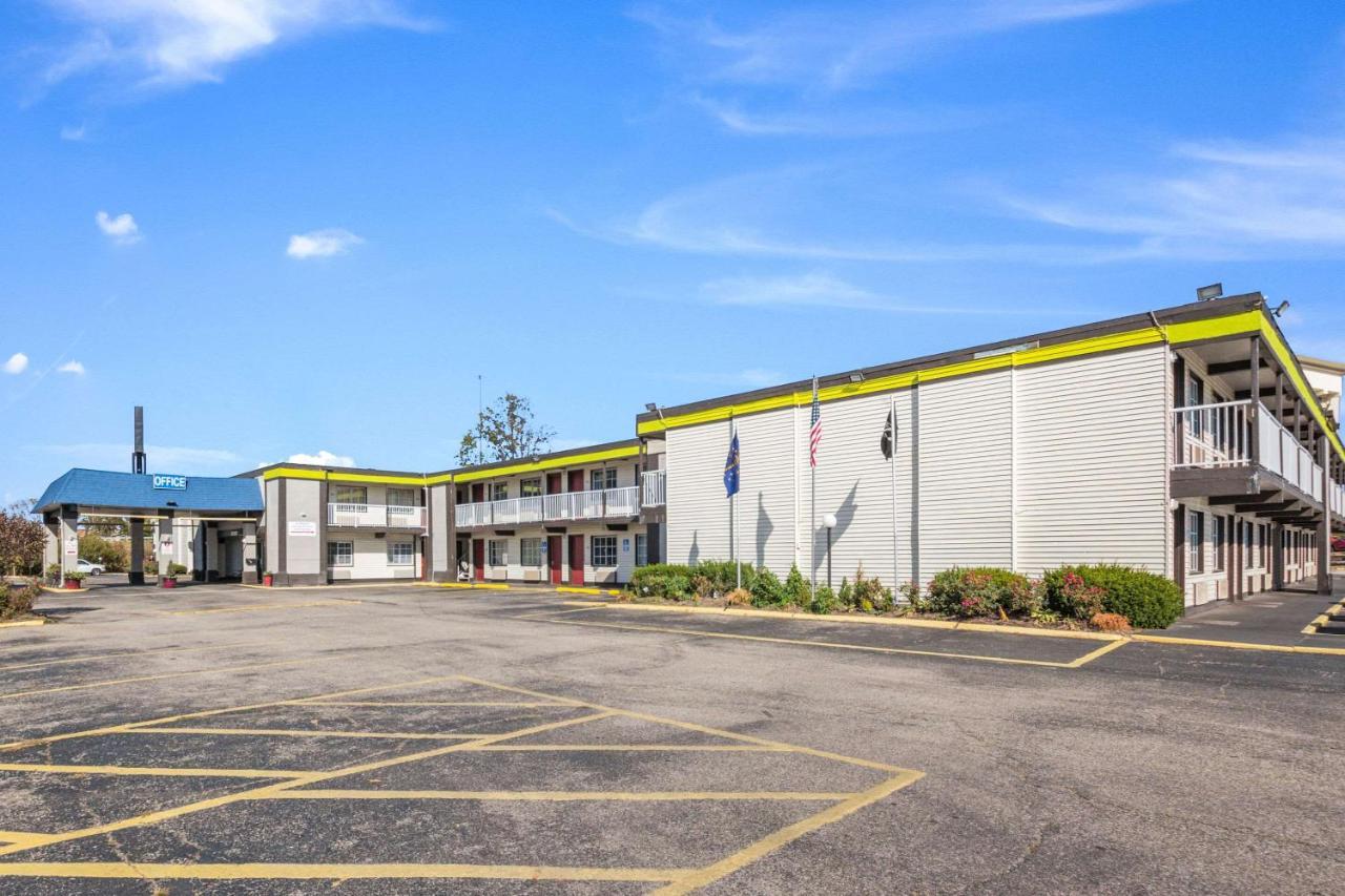 Econo Lodge Inn & Suites Terre Haute Eksteriør bilde