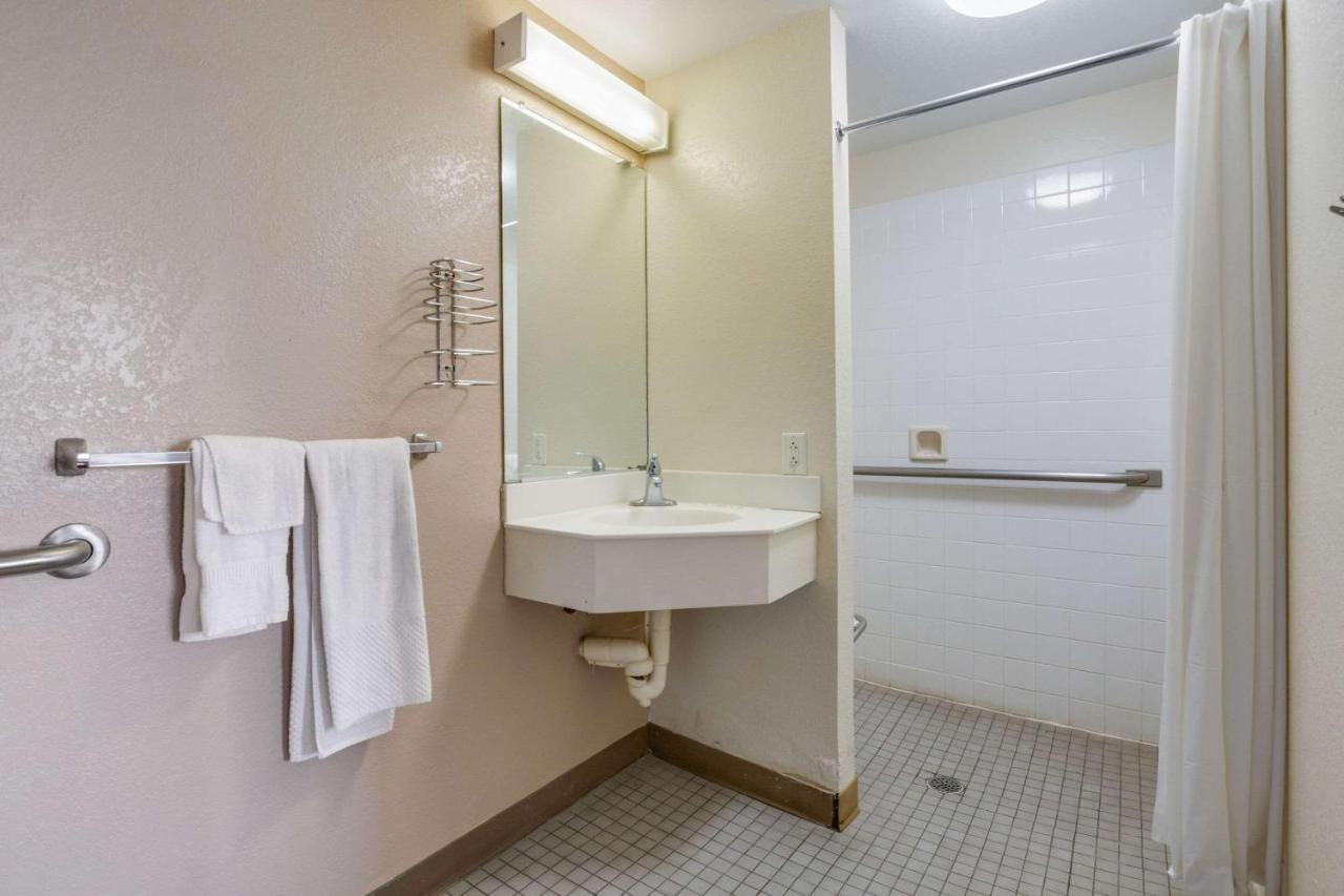 Econo Lodge Inn & Suites Terre Haute Eksteriør bilde