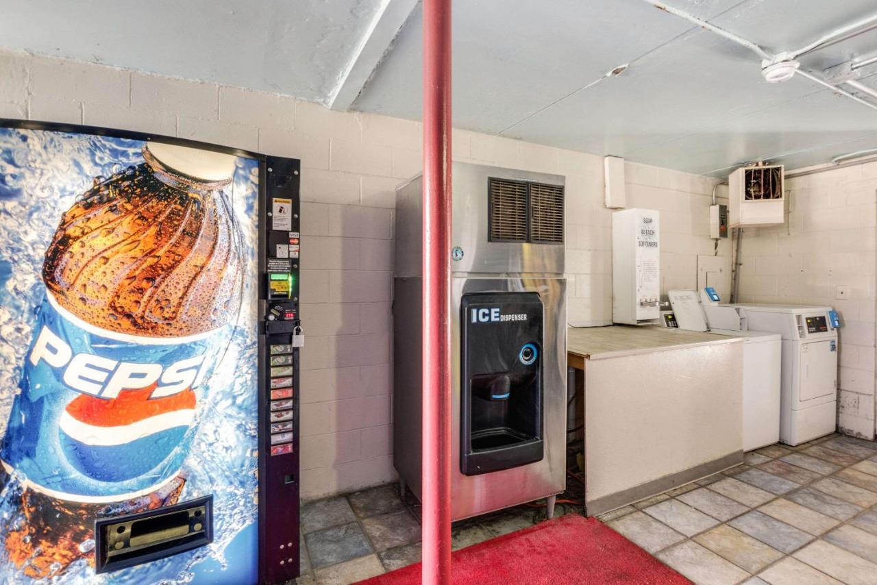Econo Lodge Inn & Suites Terre Haute Eksteriør bilde