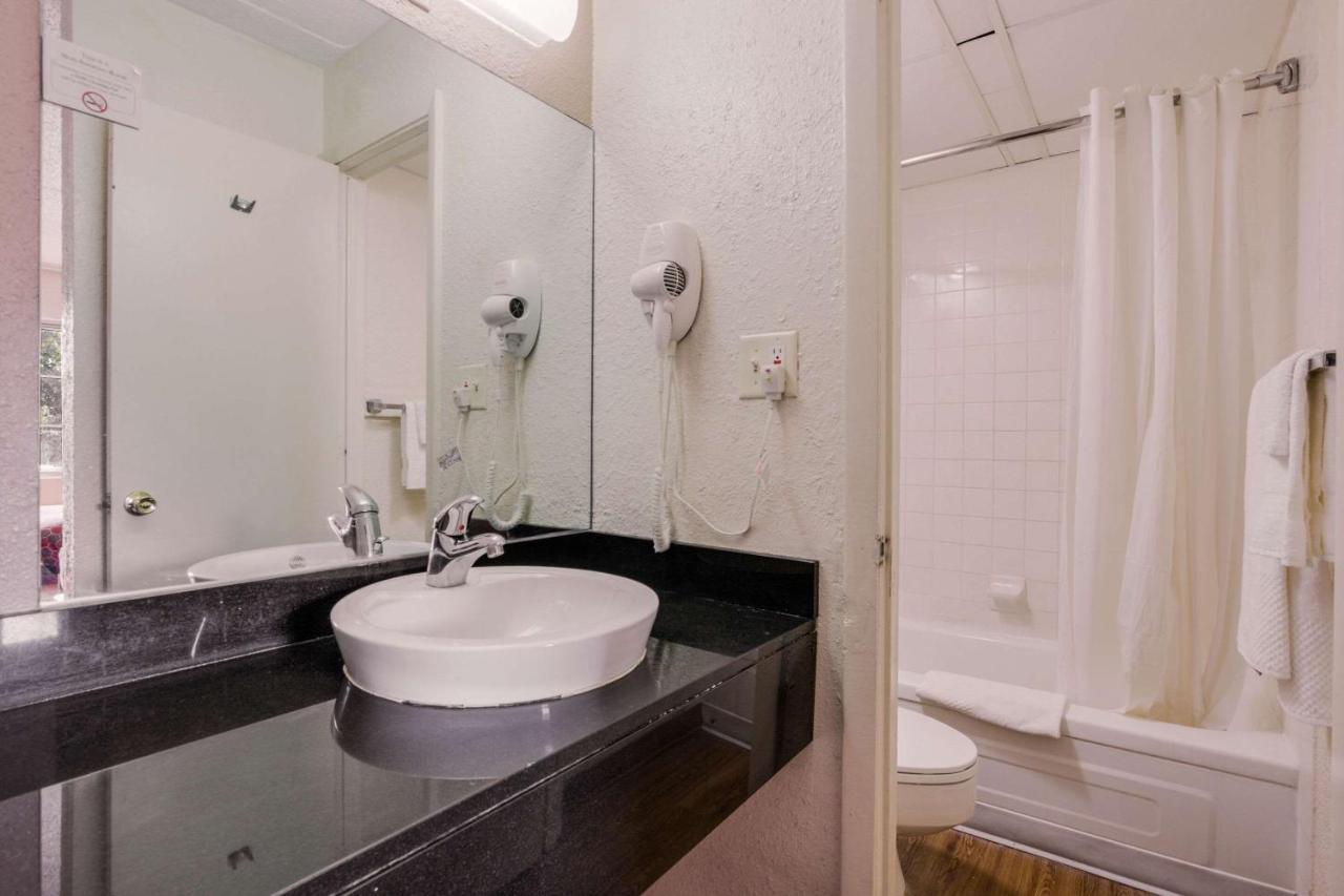 Econo Lodge Inn & Suites Terre Haute Eksteriør bilde